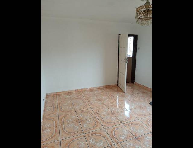 2 BEDROOM PROPERTY TO RENT IN NEWLANDS WEST